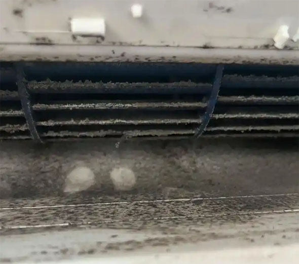 东莞空调吹的风有股烧焦味是怎么回事